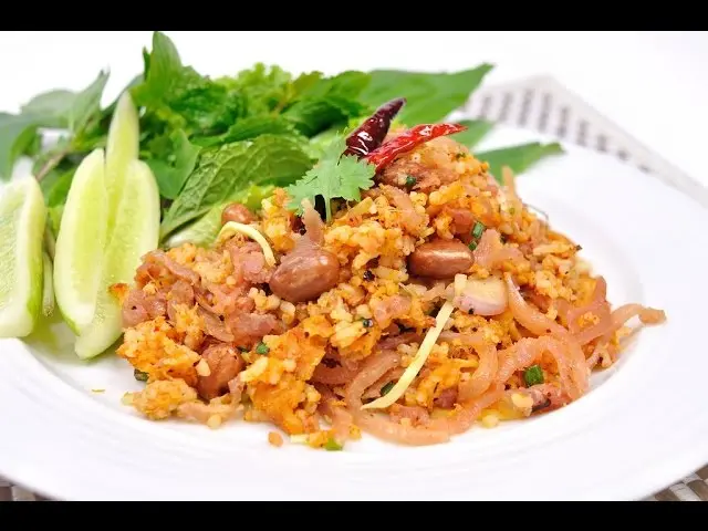 ยำแหนมคลุกข้าวทอด
