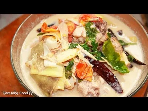 ต้มข่าไก่ใส่หัวปลี